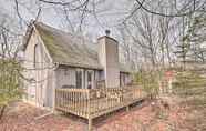 Khác 4 Secluded Poconos Home w/ Decks ~ 1 Mi to Lake