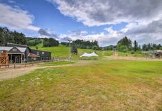Others 2 Timber Home: Walk to Slopes & N Conway Shops!
