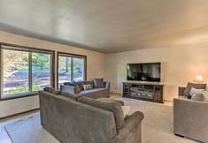 Lain-lain 3 Willow Creek Hideaway w/ Deck, 1 Mi to River!