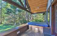 Others 4 Camano Island Family House w/ Hot Tub & Deck!