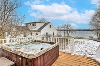 Lain-lain Canandaigua Vacation Rental w/ Hot Tub