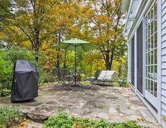 Lainnya 2 Classic Roxbury Home w/ Picturesque Backyard!