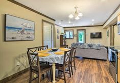 其他 7 Coos Bay Cottage w/ Fireplace & BBQ Patio!