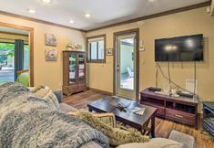 其他 5 Coos Bay Cottage w/ Fireplace & BBQ Patio!
