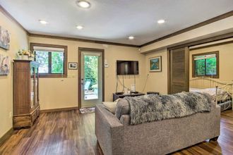 其他 4 Coos Bay Cottage w/ Fireplace & BBQ Patio!