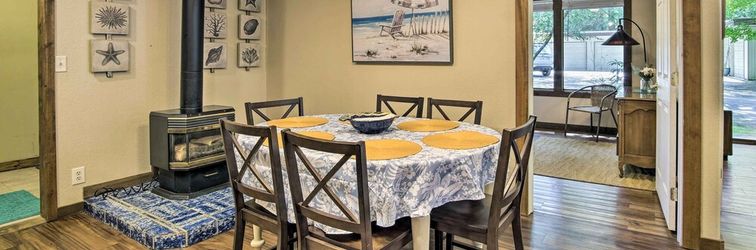 其他 Coos Bay Cottage w/ Fireplace & BBQ Patio!