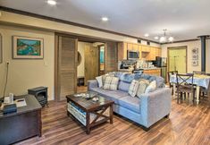 其他 2 Coos Bay Cottage w/ Fireplace & BBQ Patio!