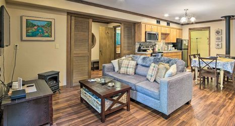 其他 2 Coos Bay Cottage w/ Fireplace & BBQ Patio!