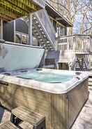 Imej utama Columbus Home With Private Hot Tub & River View!