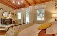 Lainnya 2 Cozy Black Mtn Cottage ~ 15 Mi to Asheville!