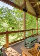 Imej utama Cozy Creekside Cabin w/ Fire Pit & Views!