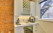 Others 6 Downtown Omaha Getaway w/ Deck & Gas Grill!