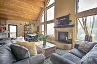 Khác Evergreen Cabin w/ Hot Tub & Panoramic Mtn Views!