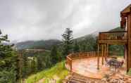 Khác 2 Evergreen Cabin w/ Hot Tub & Panoramic Mtn Views!
