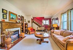 อื่นๆ 3 Elegant Home w/ Deck, 5 Blocks to Mayo Clinic