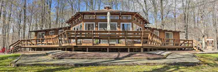 Lainnya Family Home w/ Deck, Walk to Big Bass Lake!