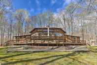 Lainnya Family Home w/ Deck, Walk to Big Bass Lake!