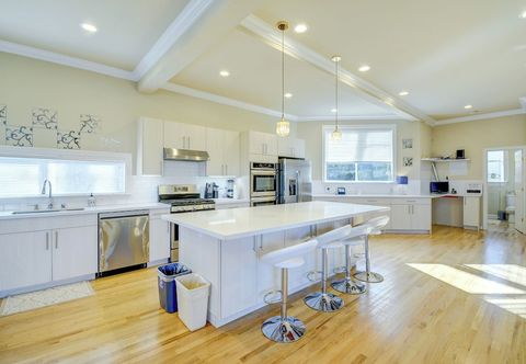 Others Luxe Federal Way Rental - Walk to the Water!