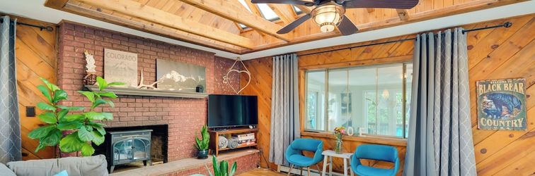 Others Stunning Golden Home w/ Deck ~ 35 Mi to Denver!