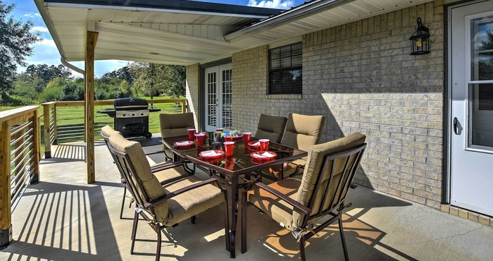 Others Cozy Kirby Getaway w/ Patio, Near Lake Greeson!