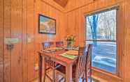 Lainnya 3 Serene Cabin w/ Riverfront Views & Access!