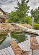 ภาพหลัก Waterfront Cabin w/ 2 Boat Docks & Mtn Views!