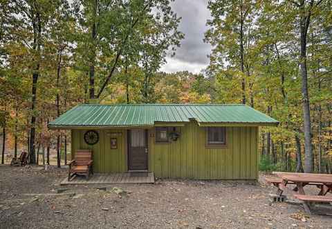 Lain-lain 'wyatt Earp Cabin' w/ Deck, 1 Mi to Raystown Lake!