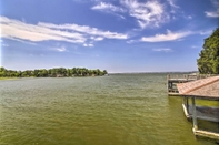 Others Waterfront Lake Home w/ Deck - New Renovations!