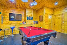 其他 A Beautiful View Cabin: Game Room & Hot Tub