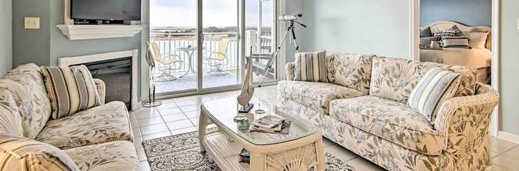 Others Beautiful Waterfront Condo w/ Community Pool!