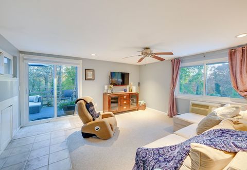 其他 Cozy Dix Hills Apt w/ Deck ~ 7 Mi to Beach!