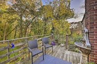 Lain-lain Cozy Dix Hills Apt w/ Deck ~ 7 Mi to Beach!