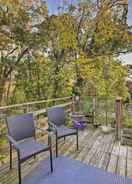 Imej utama Cozy Dix Hills Apt w/ Deck ~ 7 Mi to Beach!