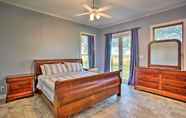 Others 5 Charming Gainesville Retreat w/ Barn & Grill!