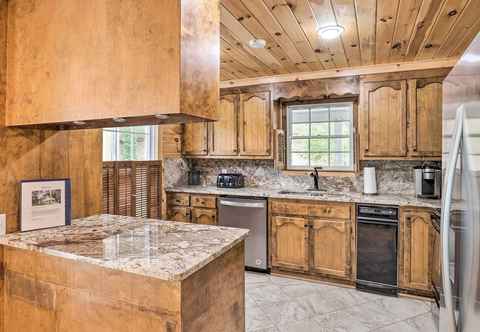 Others Creekside Retreat w/ Hot Tub - Pets Welcome!