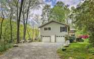 Others 3 Creekside Retreat w/ Hot Tub - Pets Welcome!