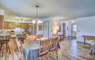 Others 7 Henderson Home w/ Patio: 1 Mi to Norfork Lake
