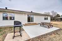 Others Henderson Home w/ Patio: 1 Mi to Norfork Lake