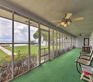 Lainnya 2 Lakefront Livingston Home w/ Dock, 1 Mi to Launch!