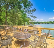 อื่นๆ 4 Lake Martin Cabin w/ Luxury Dock & Kayaks!