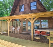 อื่นๆ 7 Lake Martin Cabin w/ Luxury Dock & Kayaks!