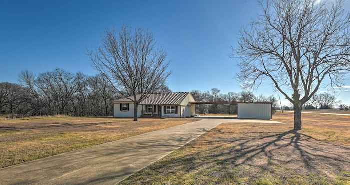 Others Charming Palmer Family Home on 5 Acres!
