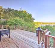 Others 6 Lake-view Bernice House w/ Deck + Gas Grill!