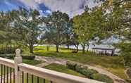 Lainnya 5 Modern Lake Conroe House w/ Lakefront Park & Deck!