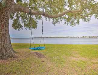 Lainnya 2 Modern Lake Conroe House w/ Lakefront Park & Deck!