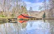 Others 7 Picturesque Family Farmhouse Near Asheville!