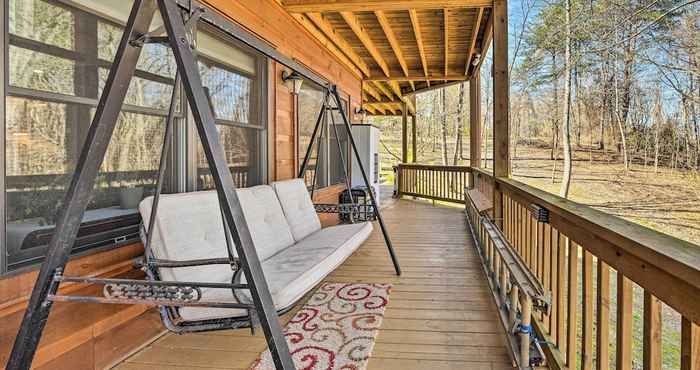 อื่นๆ Smoky Mountain Vacation Rental w/ Deck!