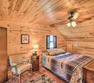 Lain-lain 4 Rural Wooded Cabin Near Trophy Trout Fishing!