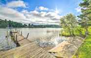 Lainnya 5 Riverfront Home w/ Dock ~ 6 Mi to Cheboygan!