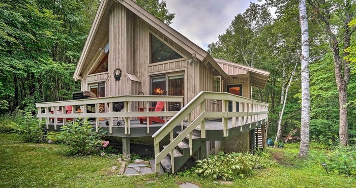 Lain-lain Woodsy Cabin w/ Fire Pit ~ 8 Mi to Mount Snow